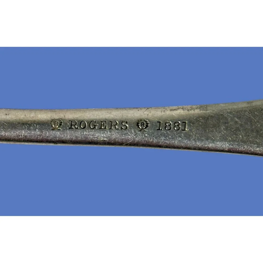 Rogers 1881 Serving Spoon Plain Fiddle Vintage Silverplate Traditional 30s - 50s